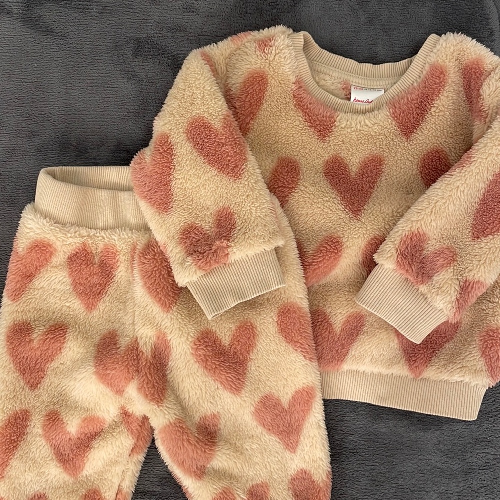 Hanna Anderson fleece pants and sweatshirt
